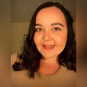 Meet your Posher, Lorisa